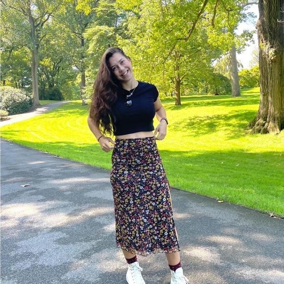 Meet your Posher, Sarah - Picture 2 of 2